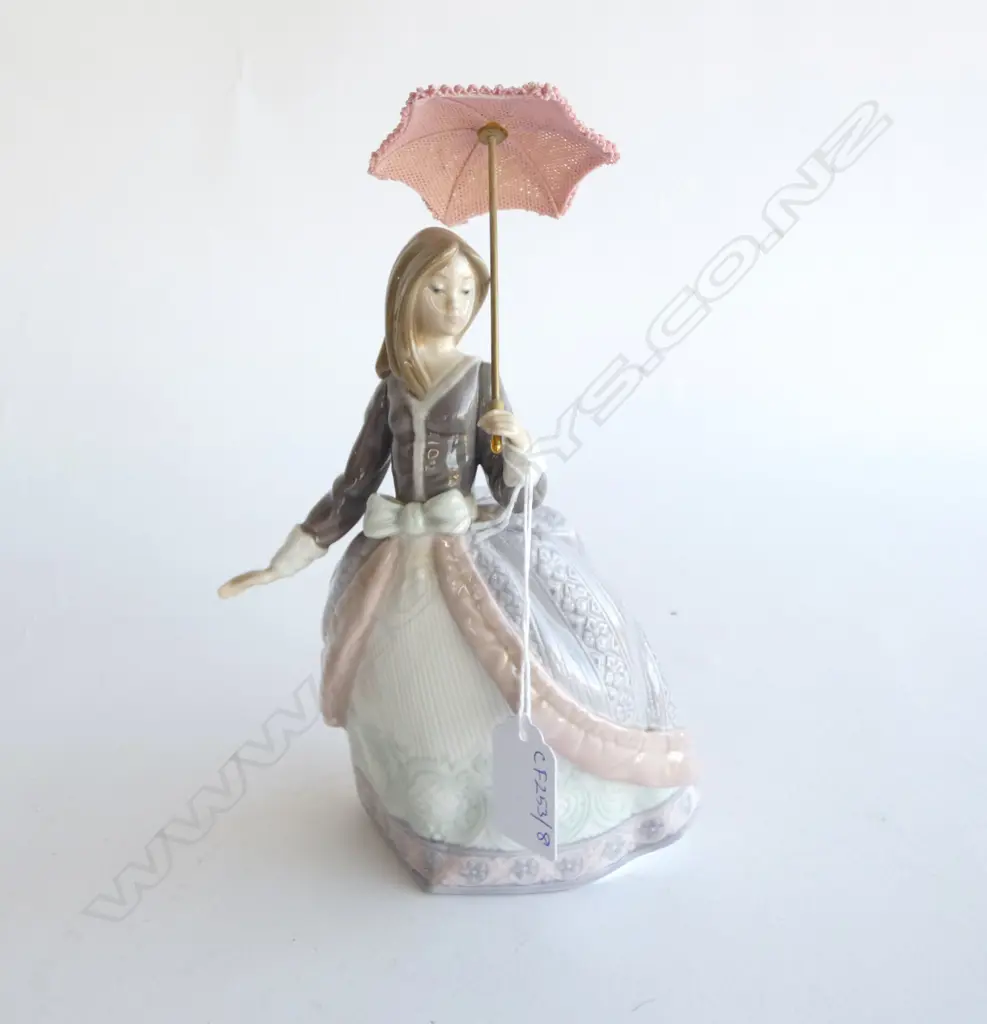 LLADRO #5211 'ANGELA' H.210mm Image 1++