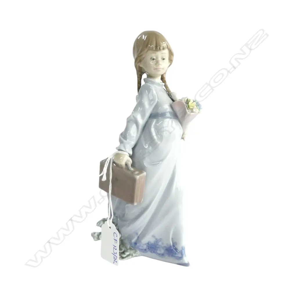 LLADRO #7604 'SCHOOL DAYS' H.200mm Image 1++