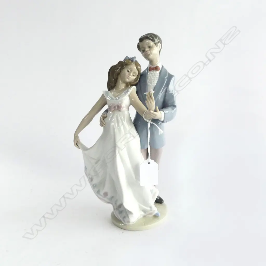 LLADRO #7642 'NOW AND FOREVER' H.270mm Image 1++