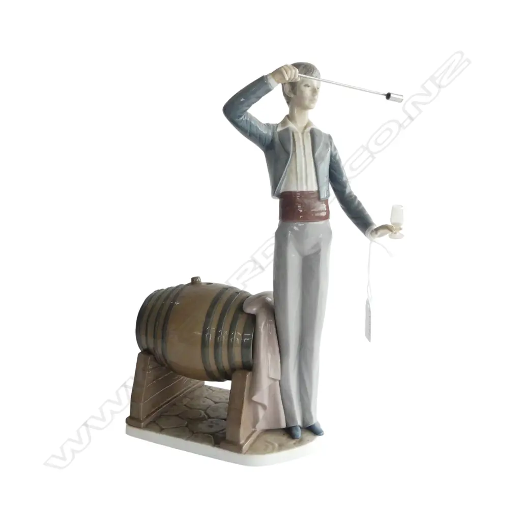 LLADRO #5239 'WINE TASTER' H.370mm Image 1++