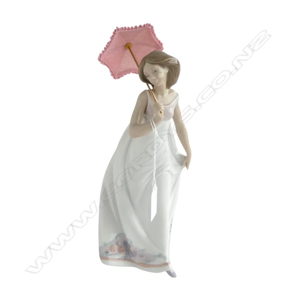 LLADRO #7636 'AFTERNOON PROMENADE' H.270mm Image 1++