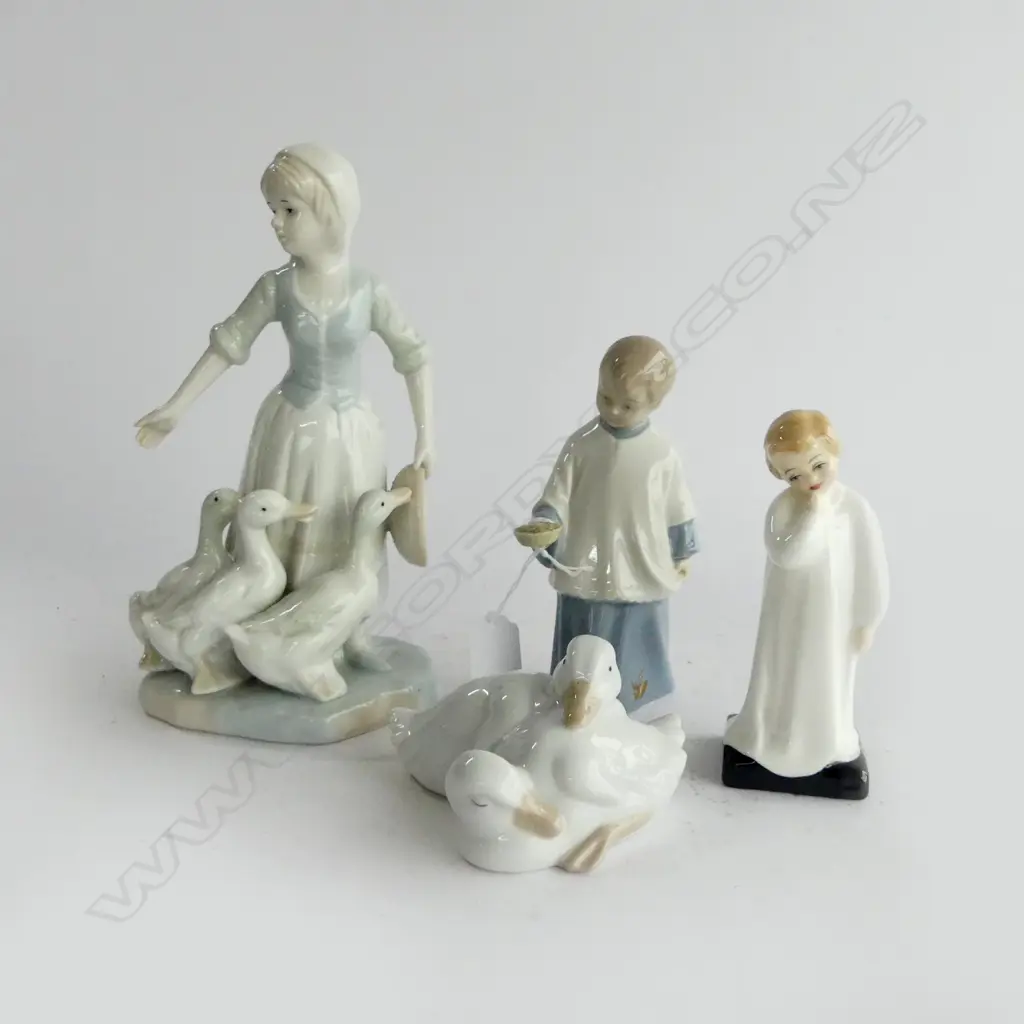 2 LLADRO STYLE FIGURINES, NAO WHITE DUCKS, ROYAL DOULTON 'DARLING' H.125mm Image 1++