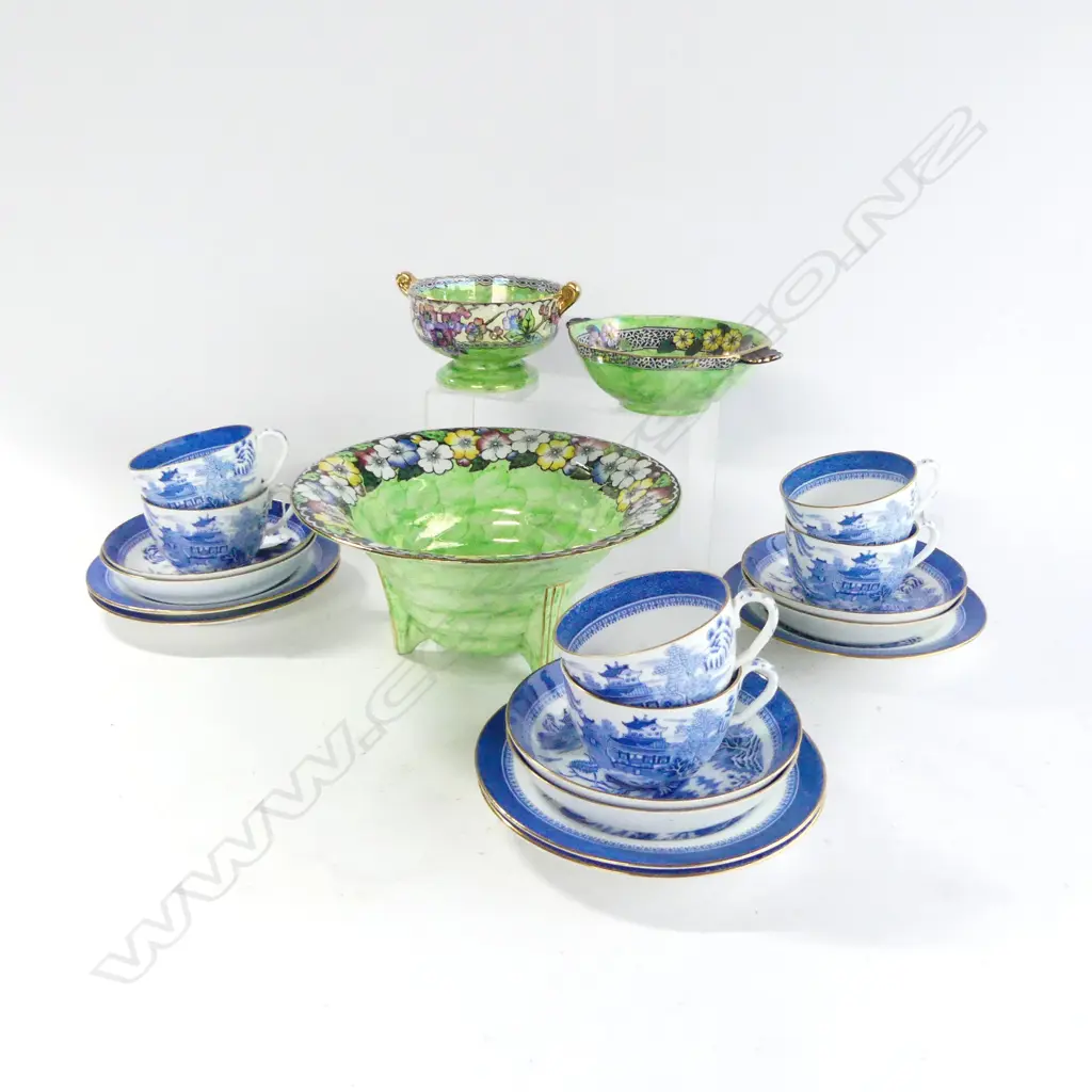 3 PCES GREEN MALING LUSTRE INCL BOWL 230mm dia, 6 B/W WILLOW TRIOS (1 PLATE MISSING) Image 1++