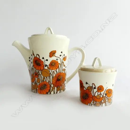 CROWN LYNN 70s COFFEE POT & SUGAR BOWL 'SORRENTO' D093