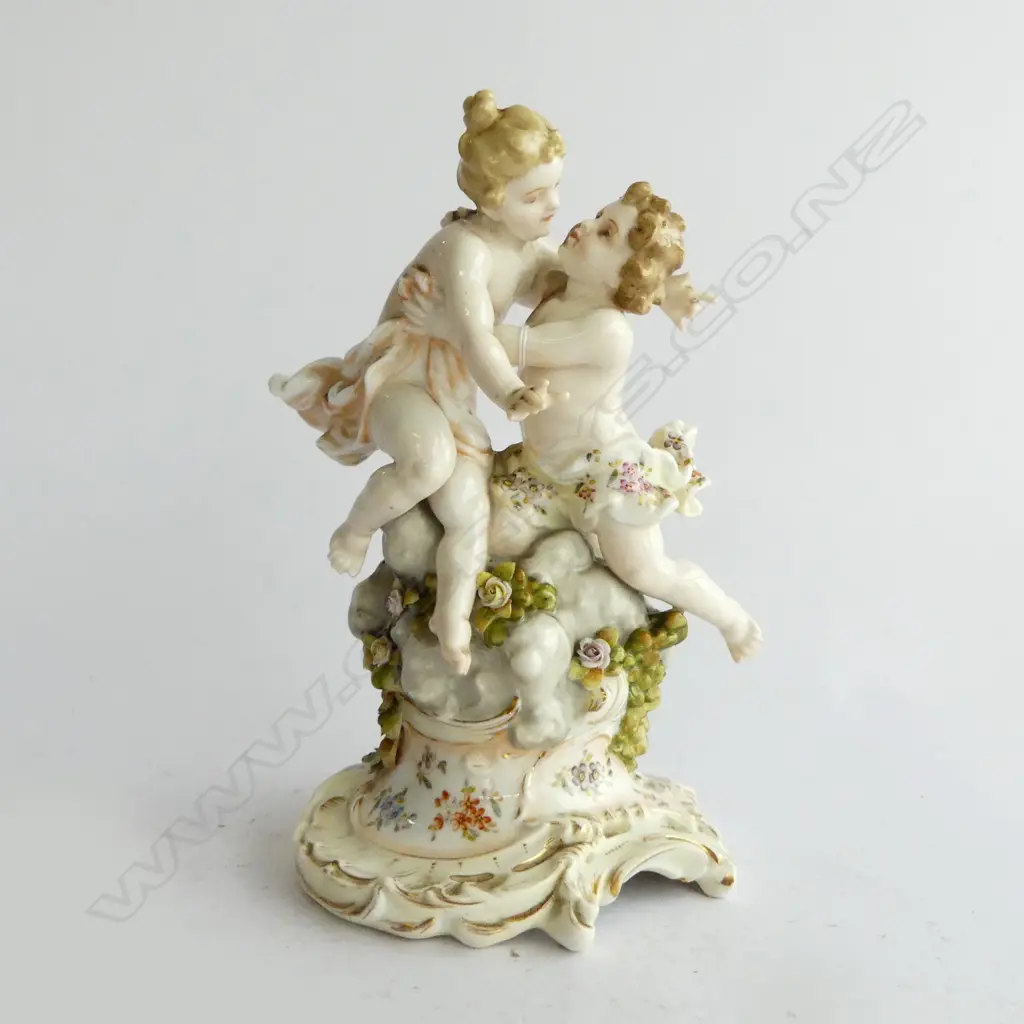 MEISSEN STYLE 19THC FIGURAL GROUP OF TWO PUTTE EMBRACING H.190mm  Image 1++
