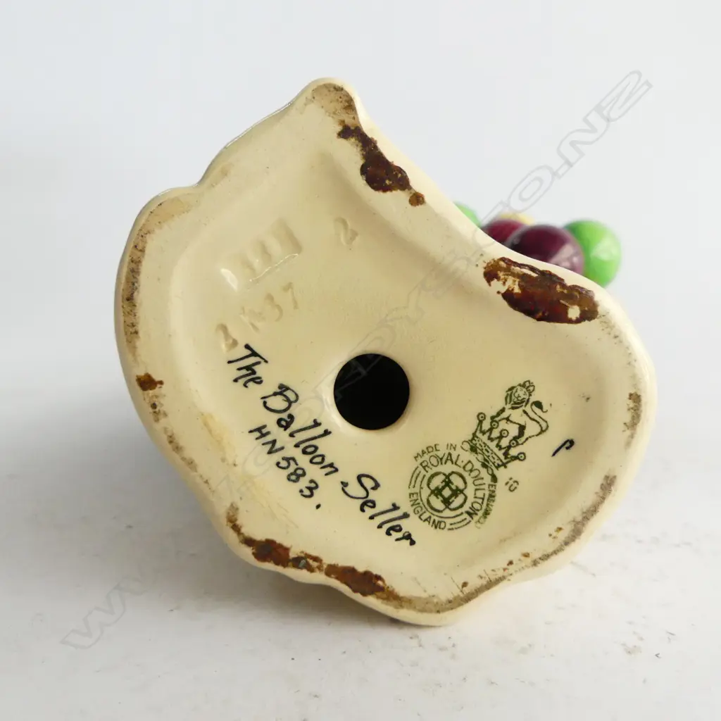 ROYAL DOULTON BALLOON LADY FIGURINE c.1923 by Harrodin HN583. H.225mm Image 1++