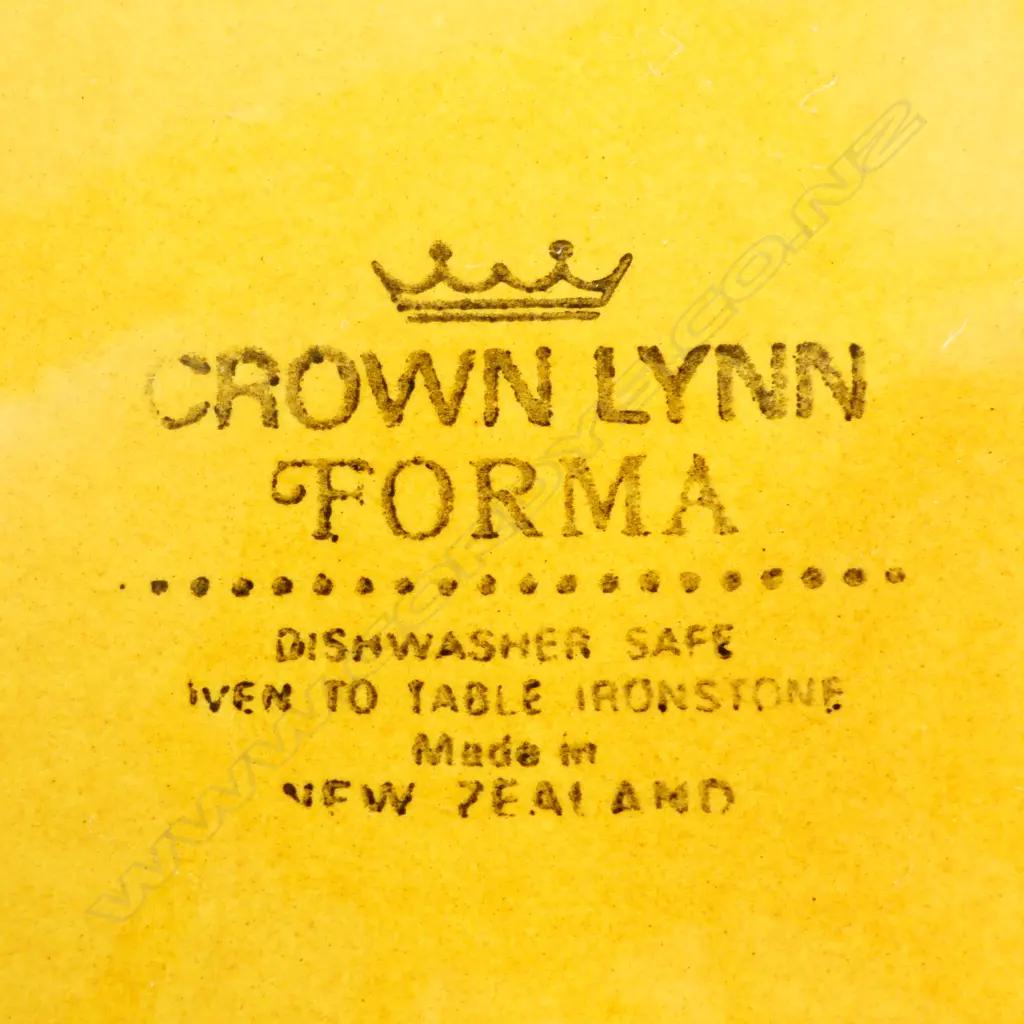 CROWN LYNN 1970S 'FORMA' GOLD COLOURED 15 DINNER PLATES, LGE BOWL, 3 SMALL BOWLS & 8 SAUCERS Image 1++