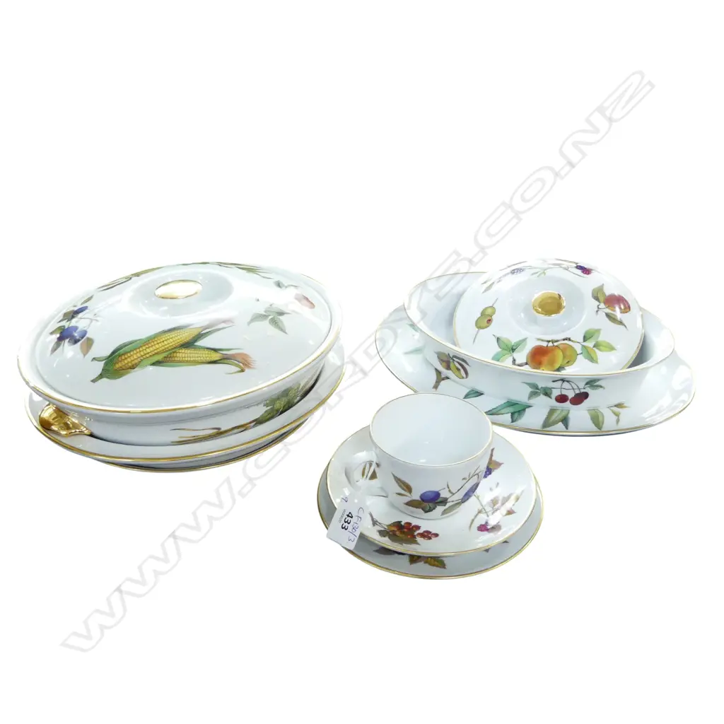 9 PCES ASST. ROYAL WORCESTER EVESHAM; TRIO, 3 BAKING DISHES, 2 PLATES, LID Image 1++