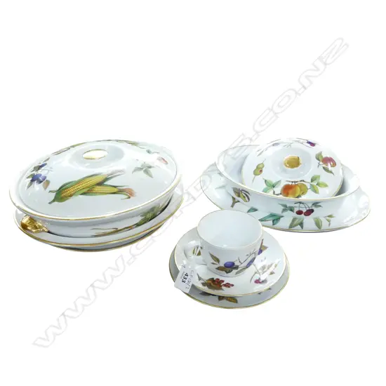 9 PCES ASST. ROYAL WORCESTER EVESHAM; TRIO, 3 BAKING DISHES, 2 PLATES, LID