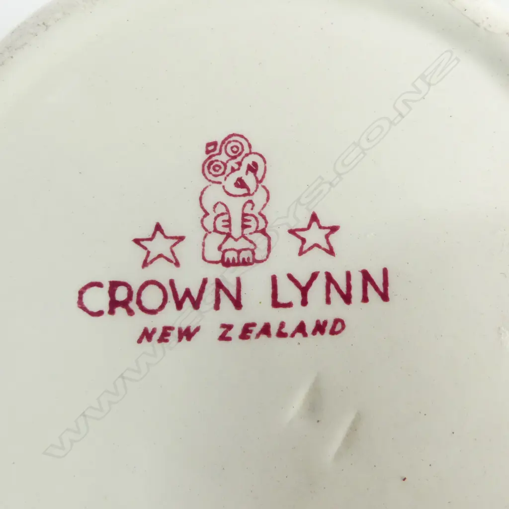 CROWN LYNN EMPIRE GAMES 1950 SOUVENIR MUG, CROWN LYNN TIKI STAMP to BASE, H.100mm Image 1++
