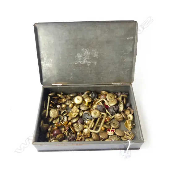 OLD TIN OF MILITARY BRASS BUTTONS ETC 'NEW ZEALAND FORCES' ETC+ buckles + badges