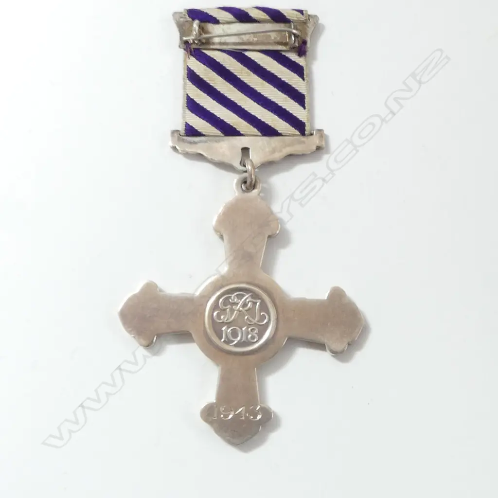 THE 'DISTINGUISHED FLYING CROSS', DATE 1943 ENGRAVED, IN STG SILVER FRAME, BIRMINGHAM 1948, 91gms... Image 1++