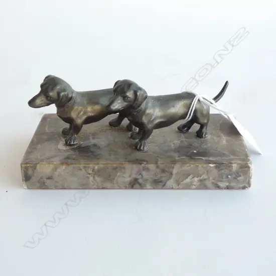 2 BRONZE? DACHSHUNDS ON MARBLE BASE L.140mm