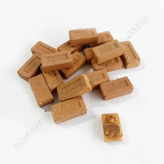 SMALL COLLECTION LUKE ADAMS KIDDIE'S BRICKS