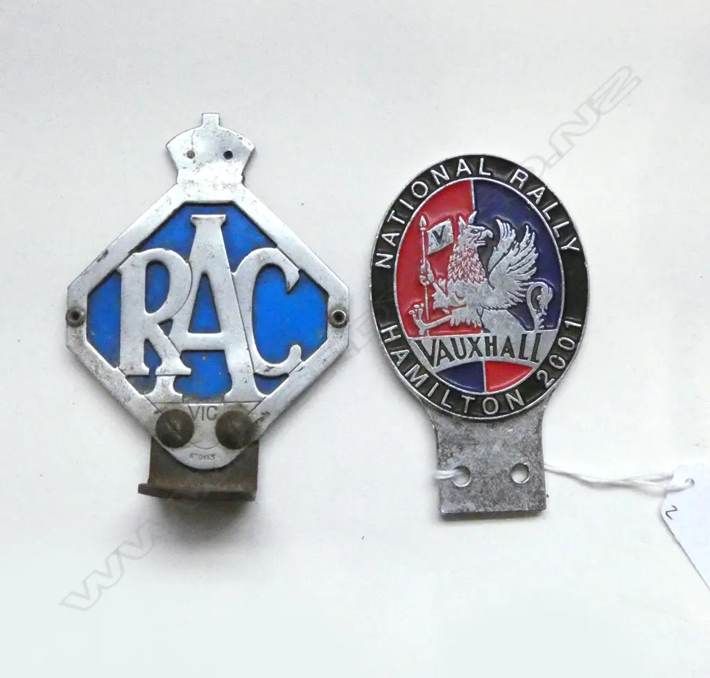 2 VINTAGE CAR BADGES 'RAC' & 'NATIONAL RALLY HAMILTON 2001' H.110mm Image 1++