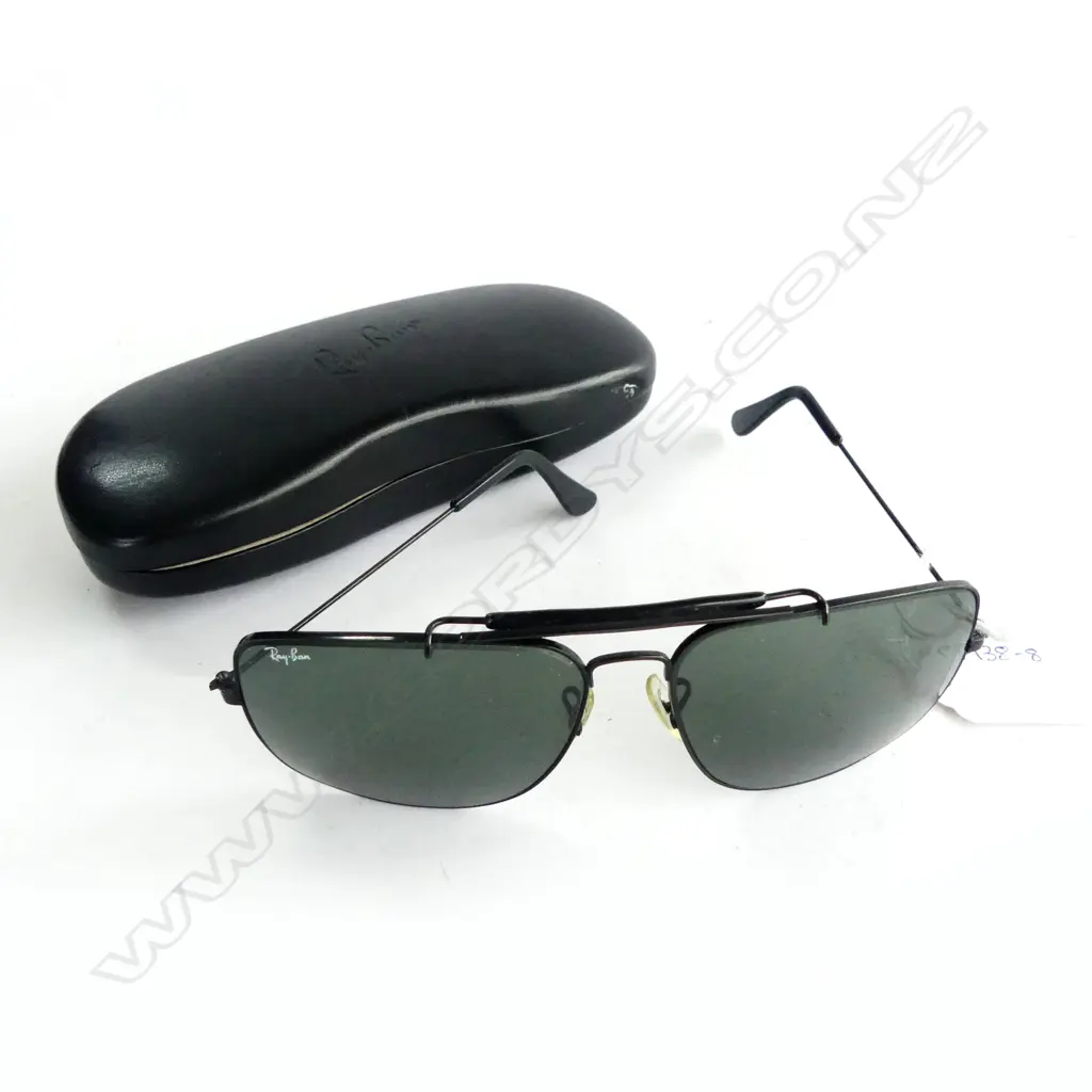PR. RAY-BAN GREEN TINTED SUNGLASSES IN CASE Image 1++
