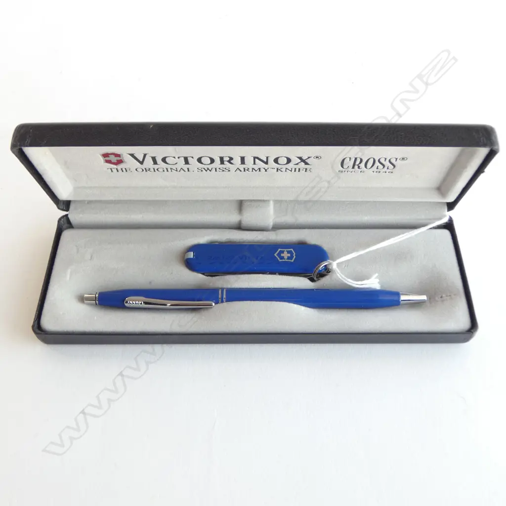 VICTORINOX SWISS ARMY KNIFE, CROSS PEN, BOXED SET Image 1++