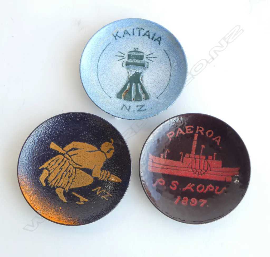 3 N.Z. ENAMEL PIN DISHES Dia.105mm Image 1++