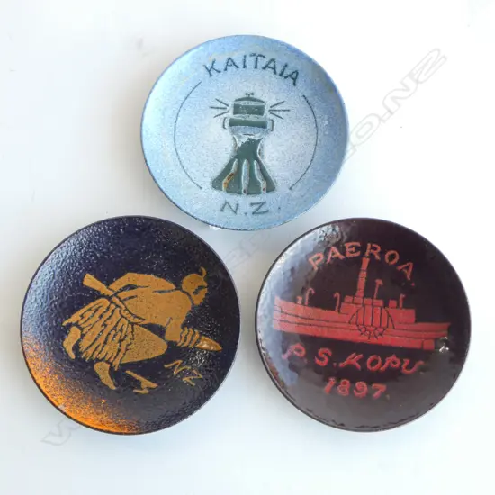 3 N.Z. ENAMEL PIN DISHES Dia.105mm