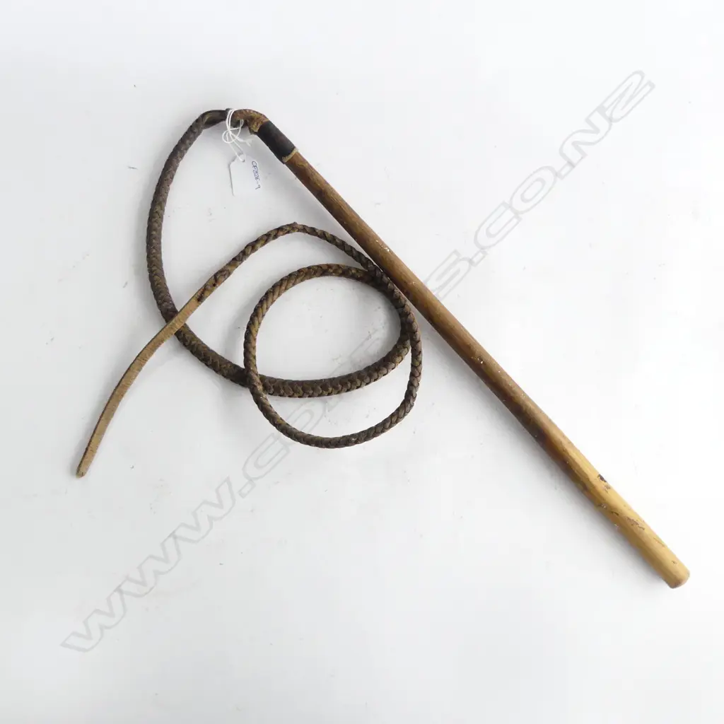 LEATHER WHIP ON WOODEN HANDLE  Image 1++