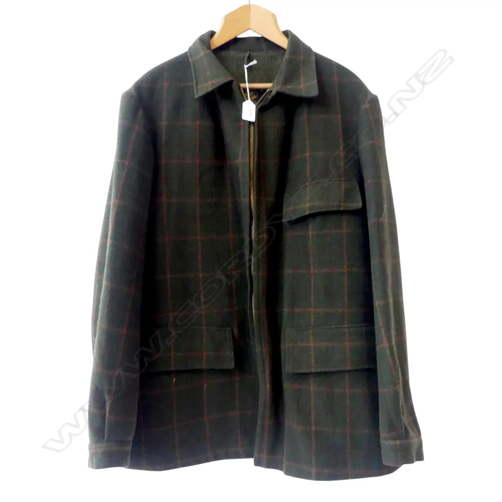 VINTAGE ORIGINAL GENT'S SWANDRI green with red cross hatch Size OS '40'. Image 1++