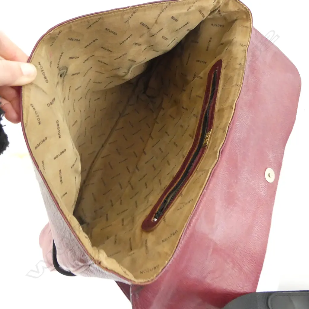 OROTON GARNET PEBBLED LEATHER BAG W.440mm H.310mm Image 1++