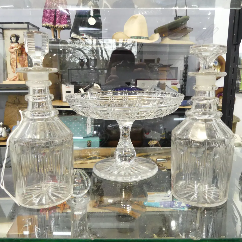 2 GLASS DECANTERS + EDINBOROUGH CUT CRYSTAL COMPORT H.145mm Image 1++