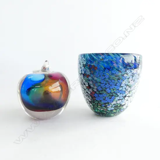 PETER RAOS GLASS ARTIST AUCKLAND FLORAL VASE H.85mm + GLASS APPLE Dia 80mm