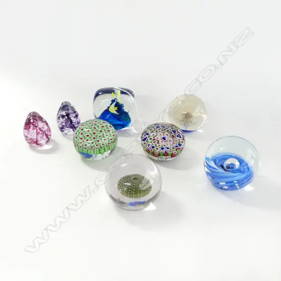 8 ART GLASS PAPERWEIGHTS; 2 HOKITIKA, 2 FAIRYCLOCK, FISH H.75mm