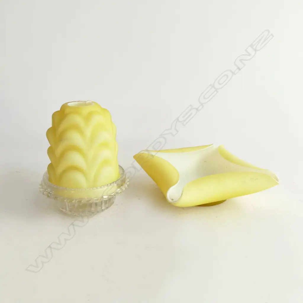 LOVELY OLD VICTORIAN 4 PIECE MILK GLASS NIGHT LIGHT H. 150mm  Image 1++