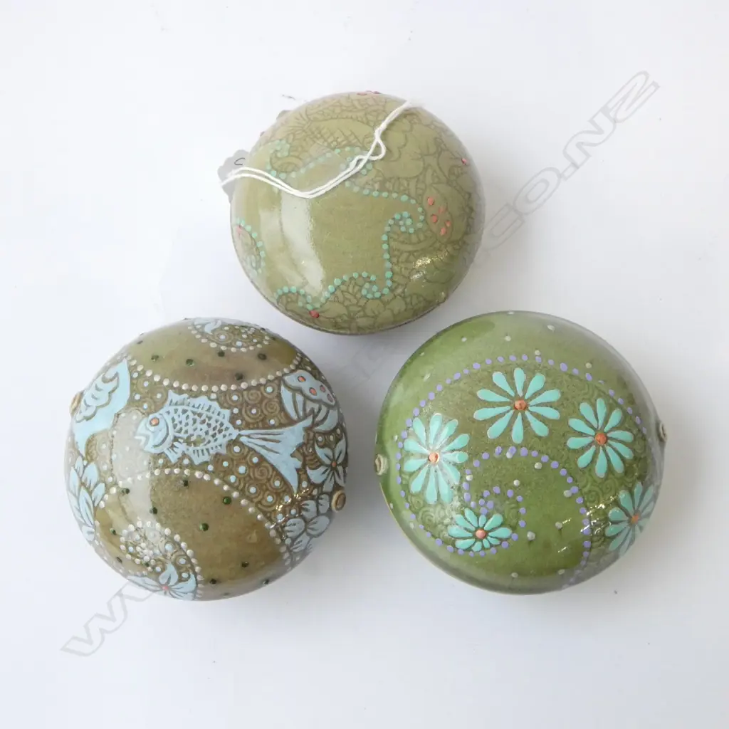 3GLAZED PORCELAIN TRINKET BOXES by KEUM SUN LEE, turquoise & green Image 1++