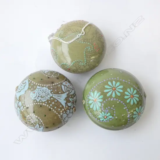 3GLAZED PORCELAIN TRINKET BOXES by KEUM SUN LEE, turquoise & green