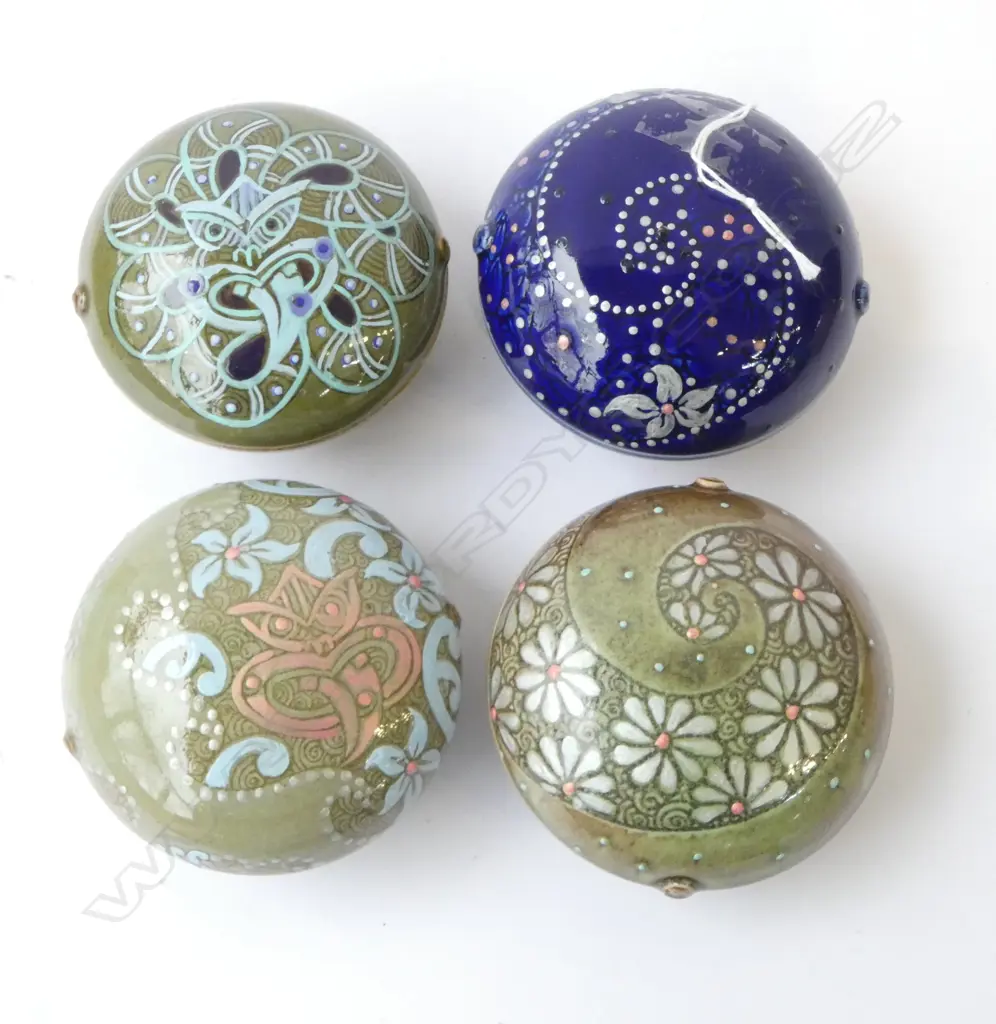 4 GLAZED PORCELAIN TRINKET BOXES by KEUM SUN LEE, green & blue Image 1++