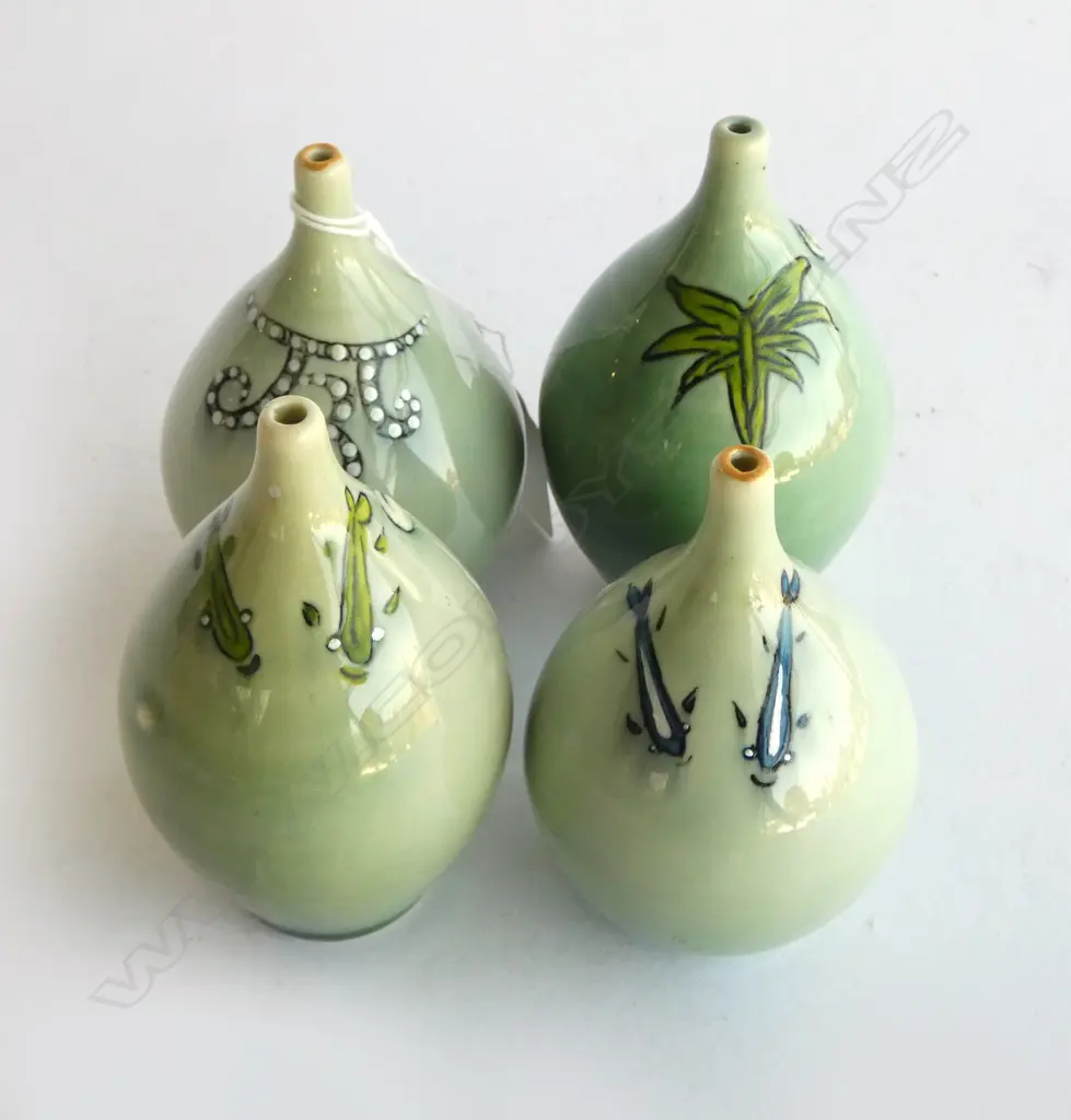 4 KEUM SUN LEE GLAZED PALE GRN MINI VASES, 100mm Image 1++