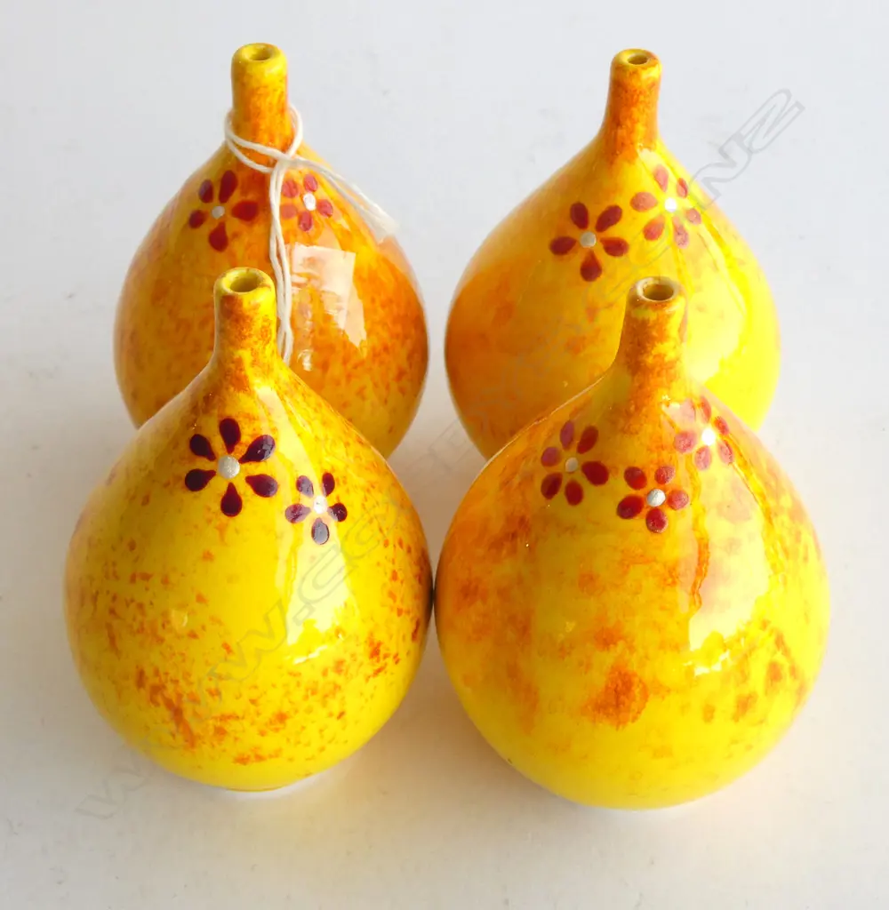 4 KEUM SUN LEE GLAZED YELLOW MINI VASES, 100mm Image 1++