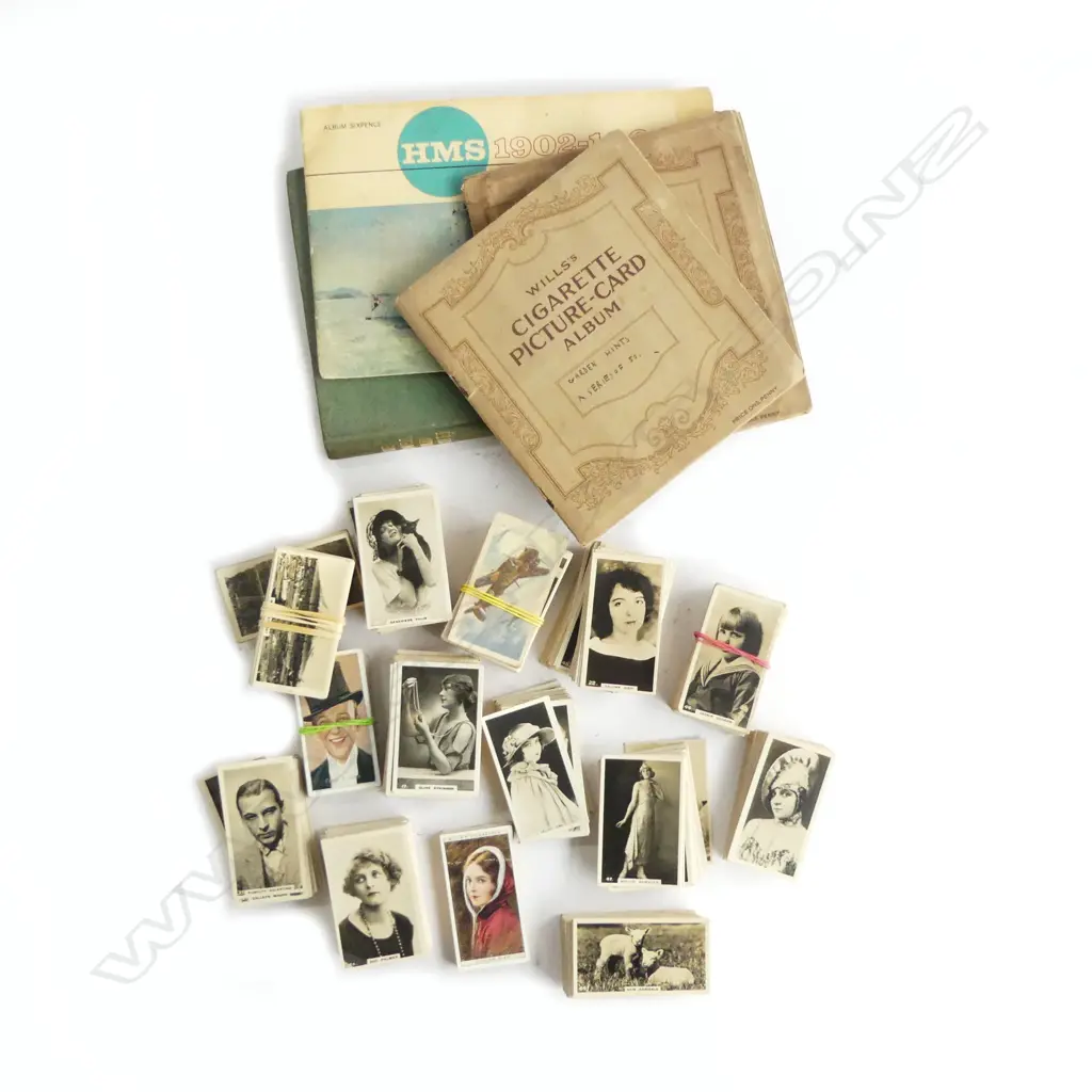 CIGARETTE CARDS Image 1++