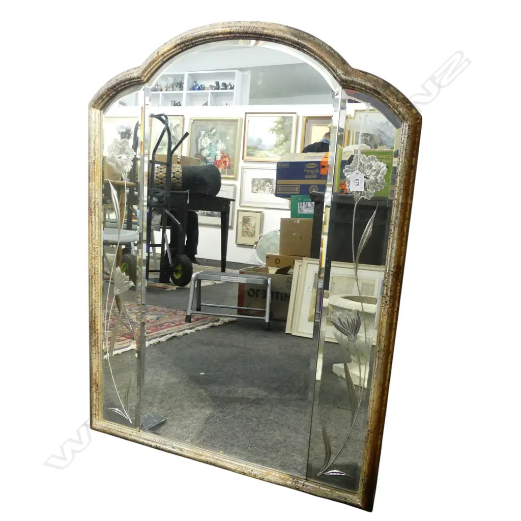 MIRROR w. ETCHED FLOWERS DESIGN 910x680mm Image 1++