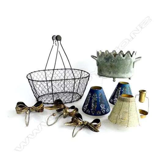 13 PCES; CHICKEN WIRE BASKETS ETC