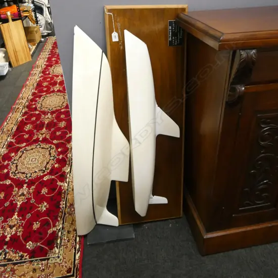 MOUNTED HALF MODEL OF THE 'ORCHARD 39' L.1060mm (SOME CHIPS TO MODEL NEEDS ) + OTHER UNMOUNTED HALF HULL