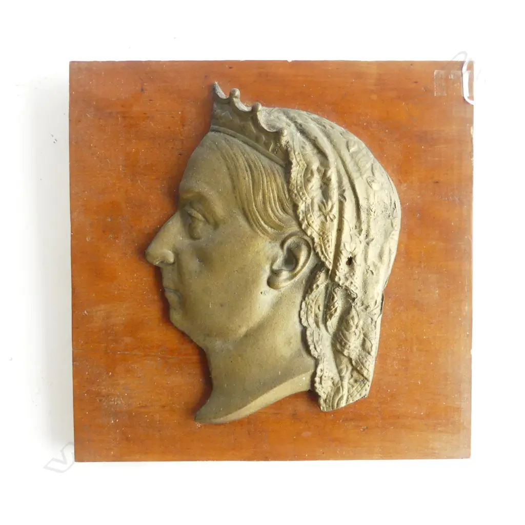 GOLD METAL probably bronze  QUEEN VICTORIA PLAQUE 295x295mm Image 1++