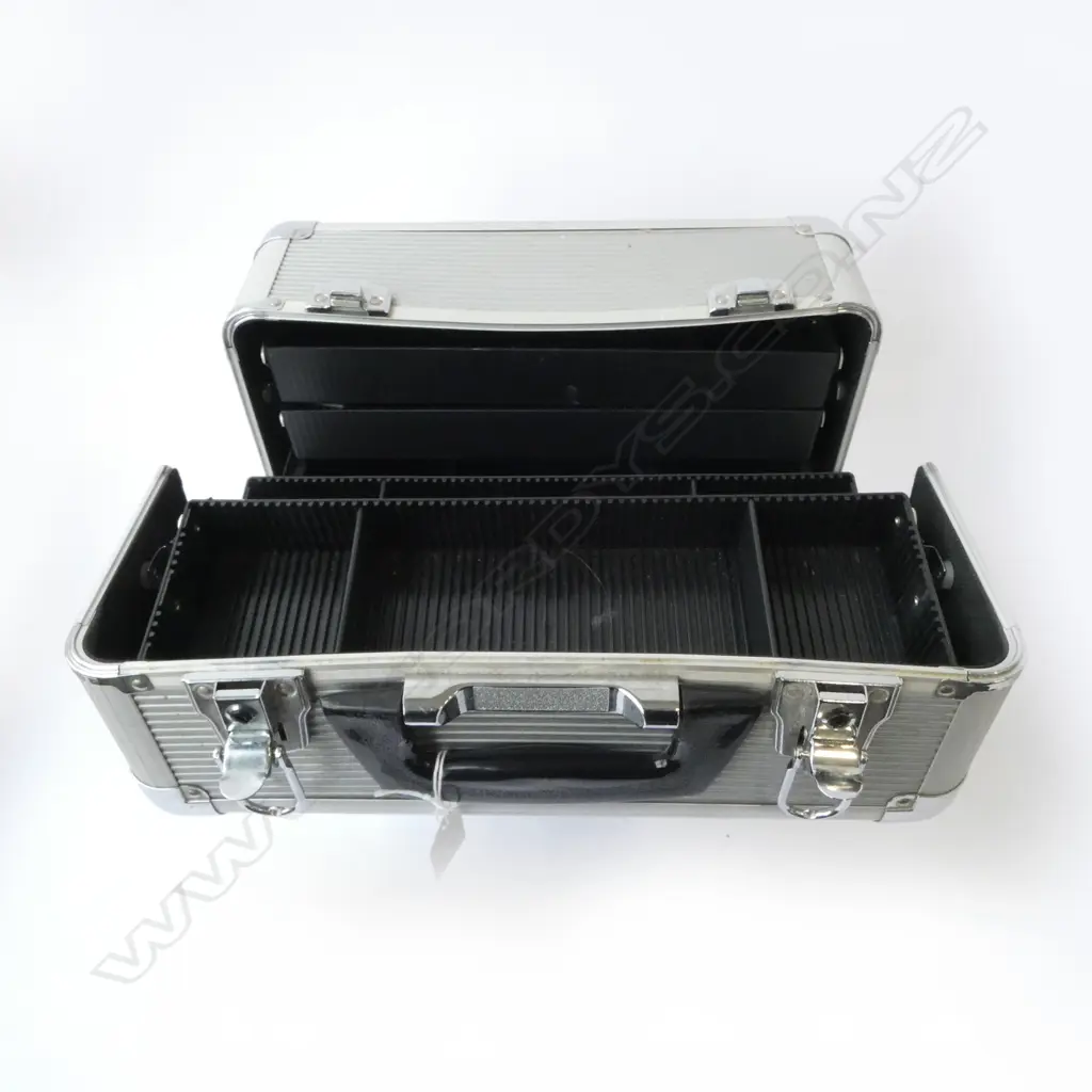SILVER ALUMINUM MAKE-UP VANITY TRAIN CASE SLIDING TRAY / W35CM  H26CM  D21CM Image 1++