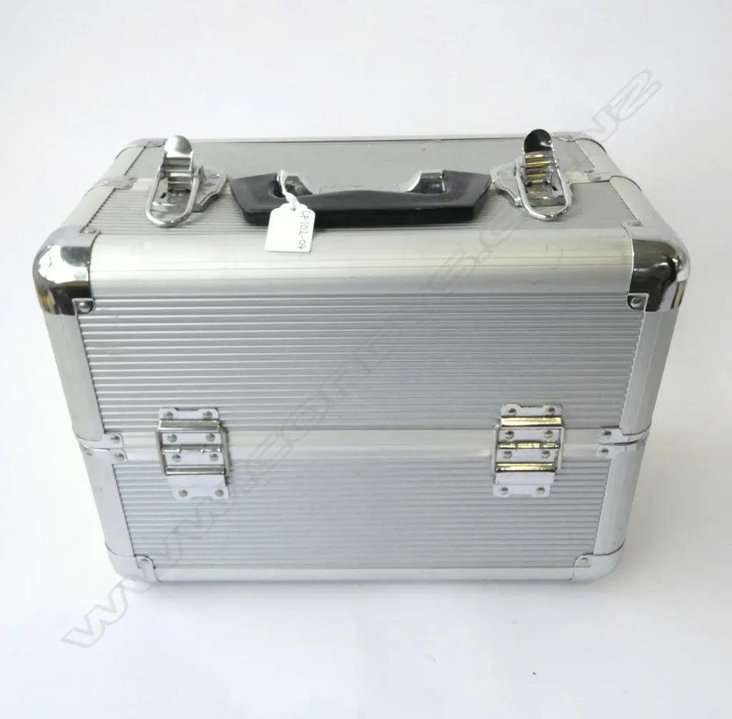 SILVER ALUMINUM MAKE-UP VANITY TRAIN CASE SLIDING TRAY / W35CM  H26CM  D21CM Image 1++