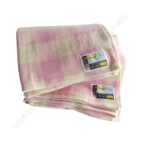 PR PINK & WHITE ARANUI 'CUDDLEDOWN' PURE WOOL BLANKETS