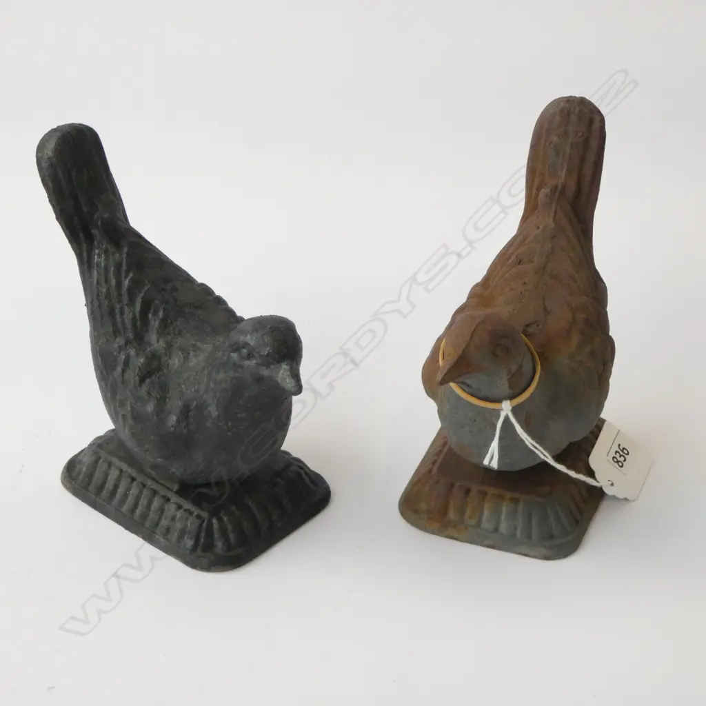 PR CAST IRON ROBINS H.135mm Image 1++