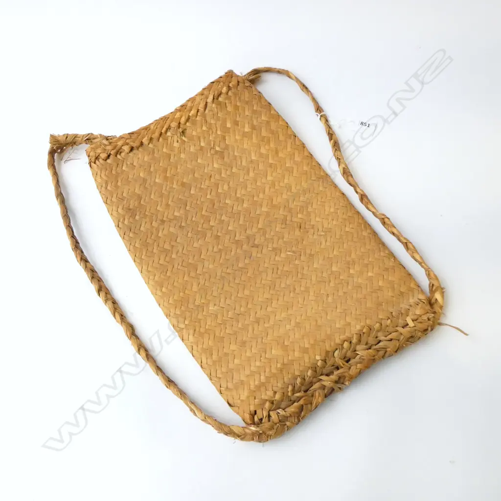 WOVEN FLAX KETE BAG  Image 1++