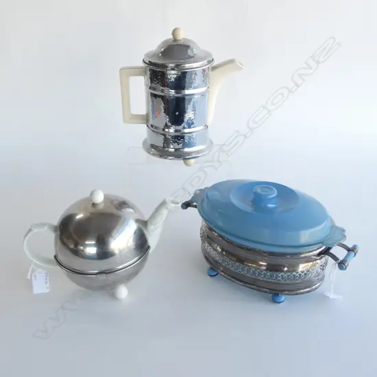 VINTAGE INSULATED CERAMIC TEA & COFFEE POT + SMALL VINTAGE PYREX CASSEROLE