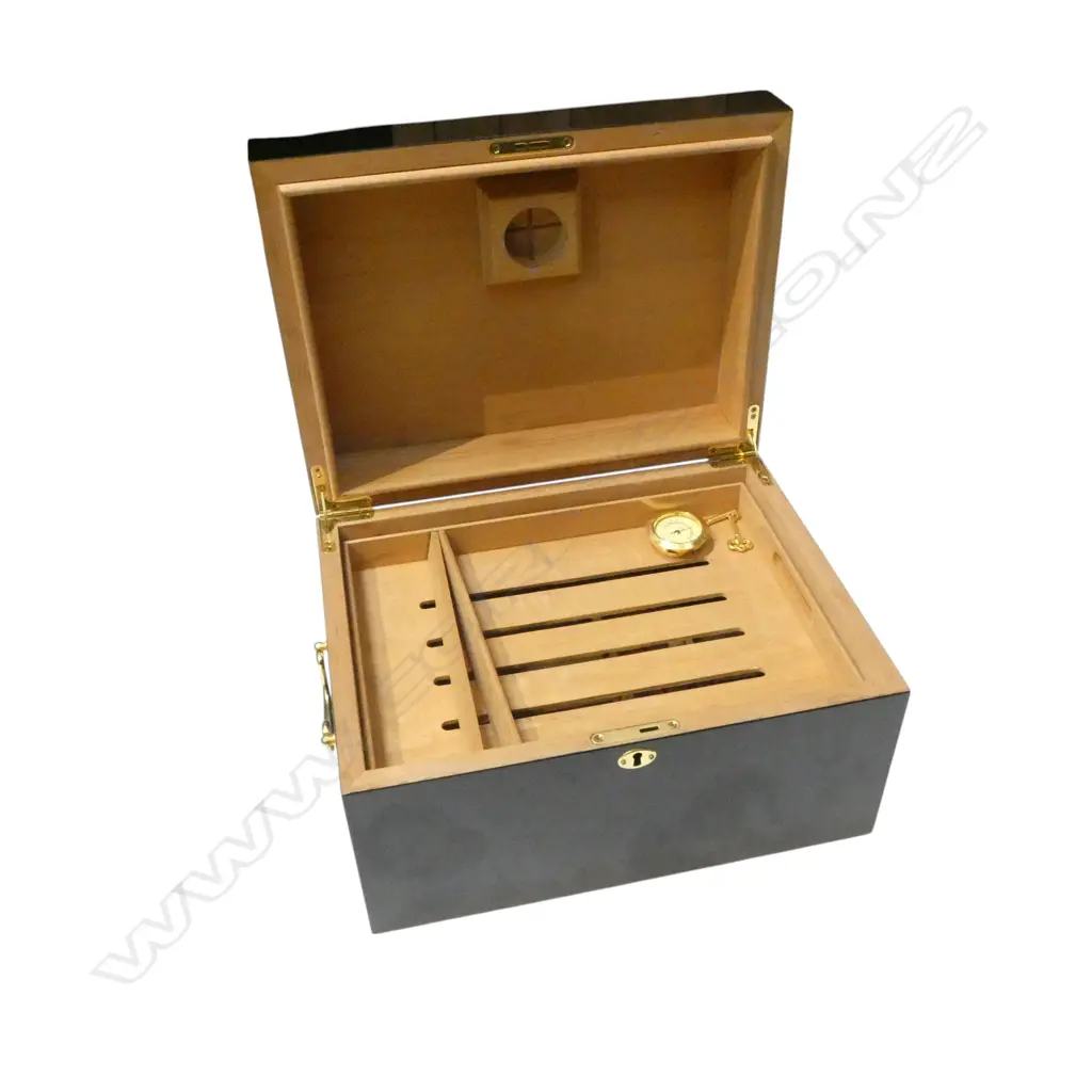 MODERN 'HABANOS' HUMIDOR WITH GLOSSY BLACK EXTERIOR AND FULLY FITTED INTERIOR 360x280x210mm Image 1++