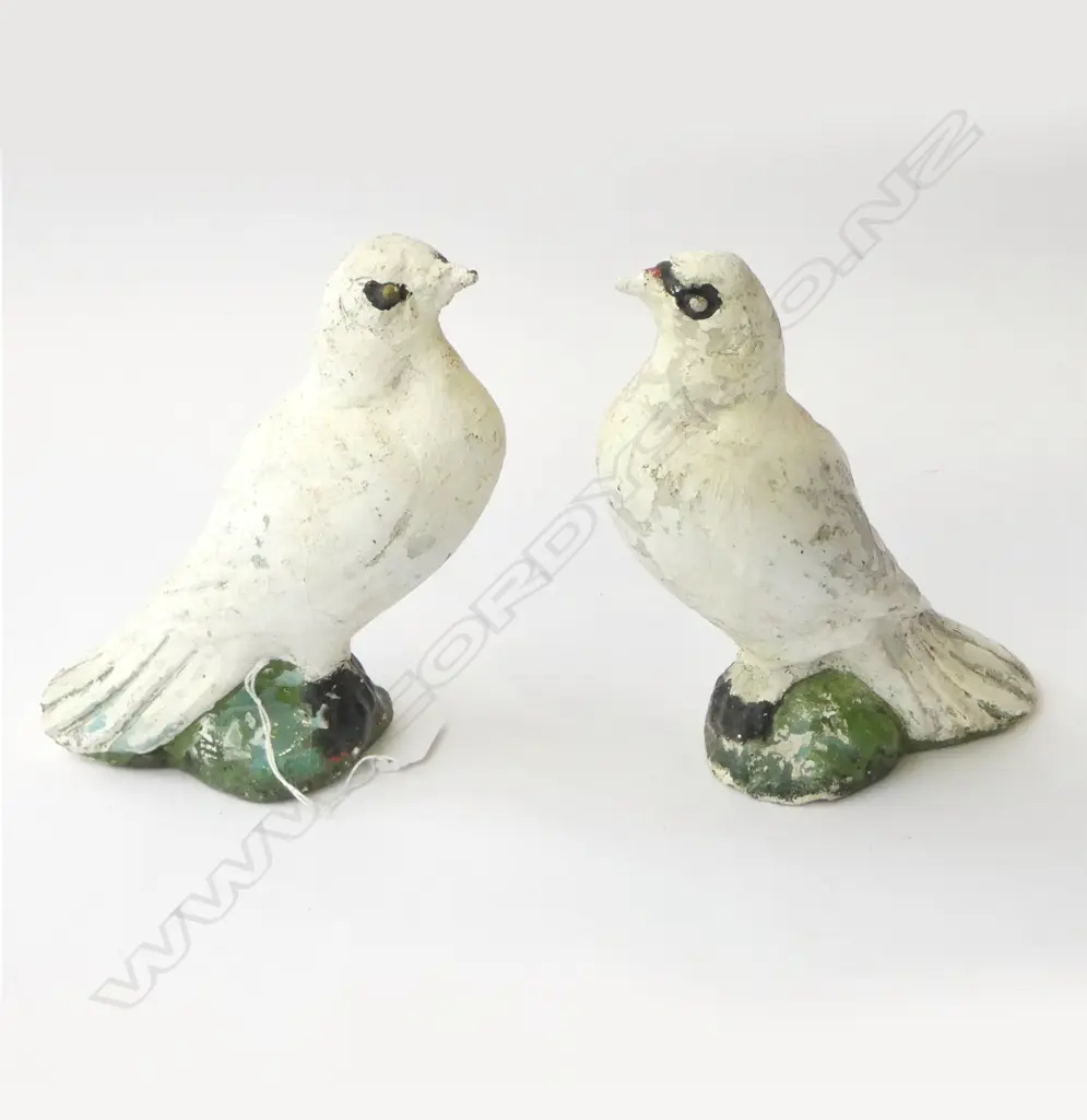 2 PAINTED CONCRETE PIDGEON ORNAMENTS H.200mm Image 1++