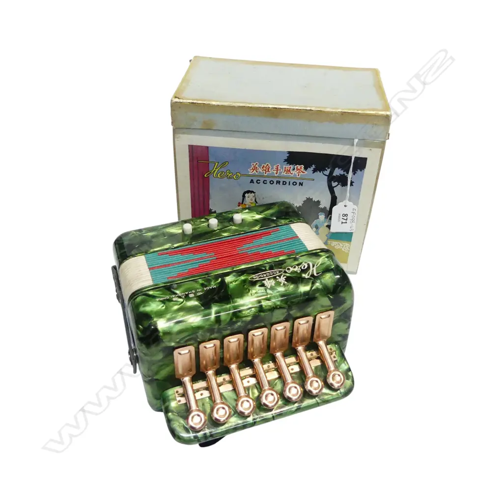 BOXED RETRO TOY HERO ACCORDION Image 1++