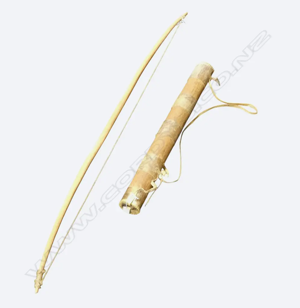 TRIBAL BOW H.1350mm & BAMBOO/LEATHER QUIVER OF 10 ARROWS Image 1++